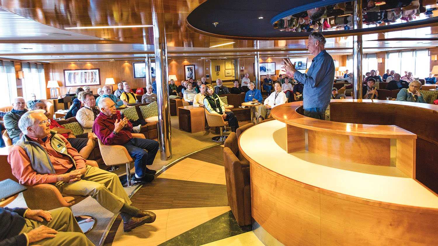 Sven Lindblad lectures guest in the "circle of truth."