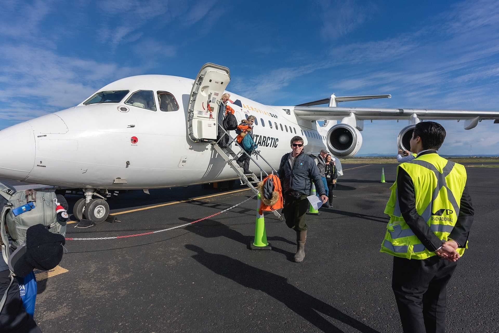 05_Large RGB-LEX-DAP Airline Exterior JVF24-73.jpg