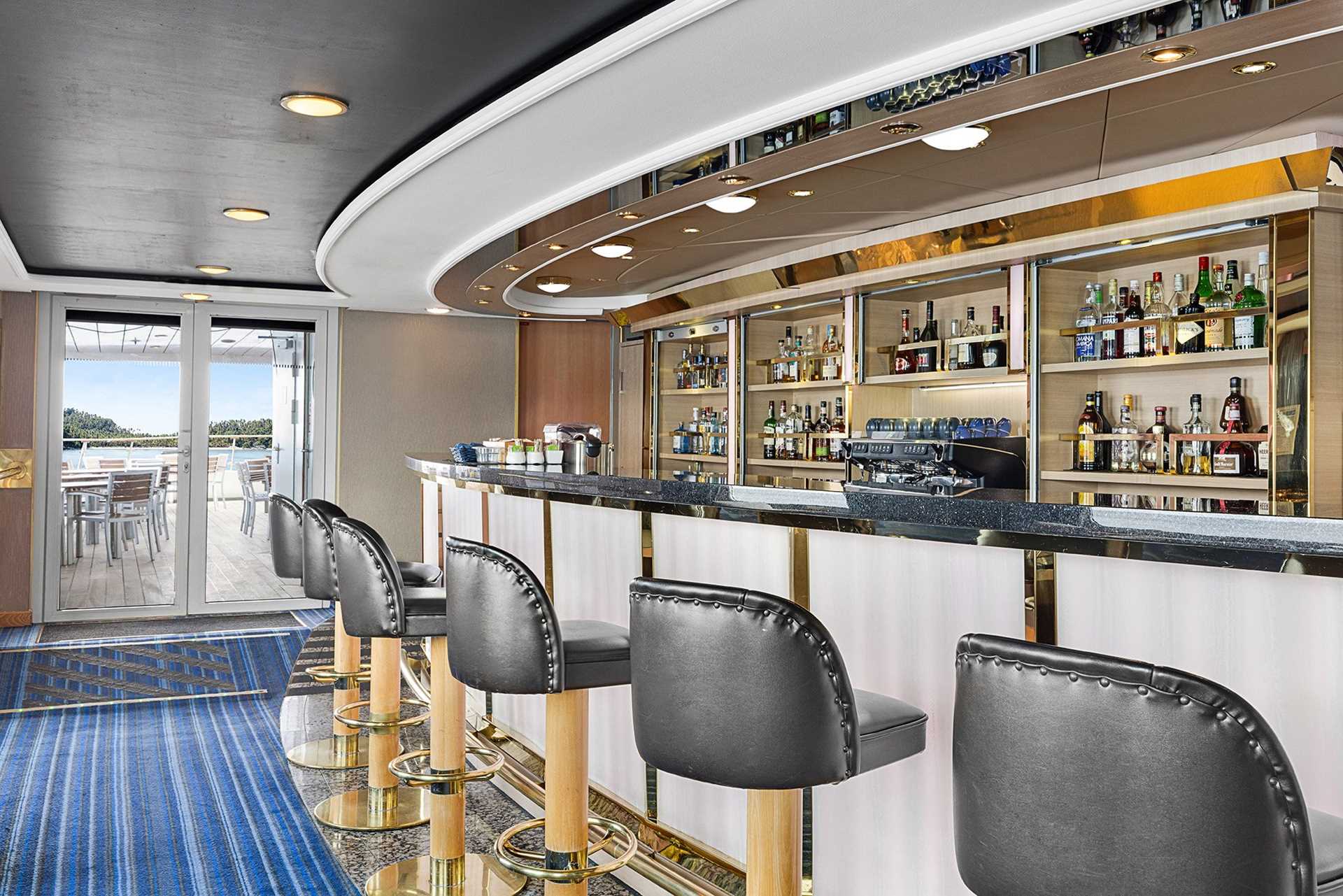 05_Large RGB-LEX-Ship NG Orion Interior - Bar - DSW3A8444.jpg