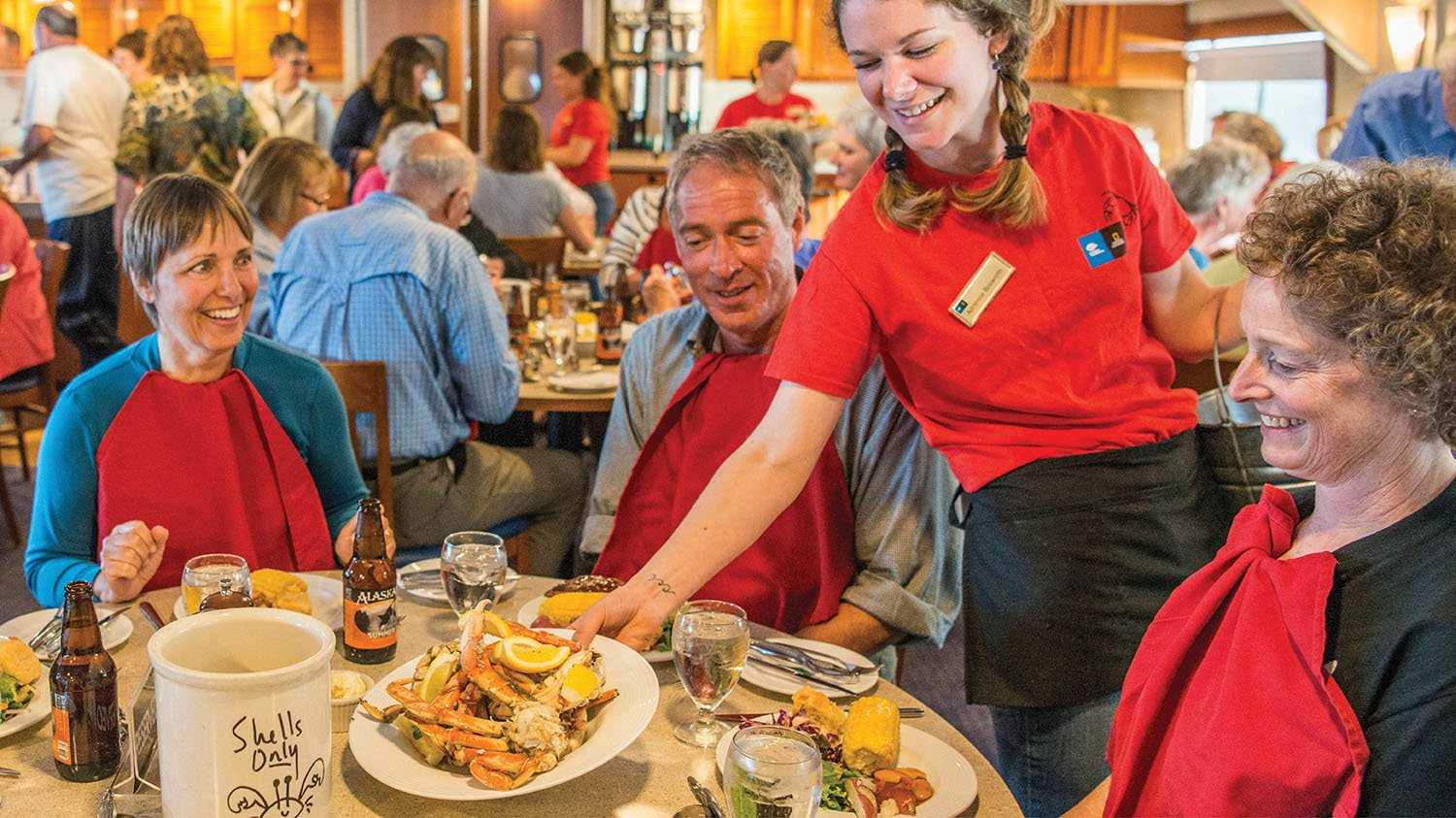 diners eating crab